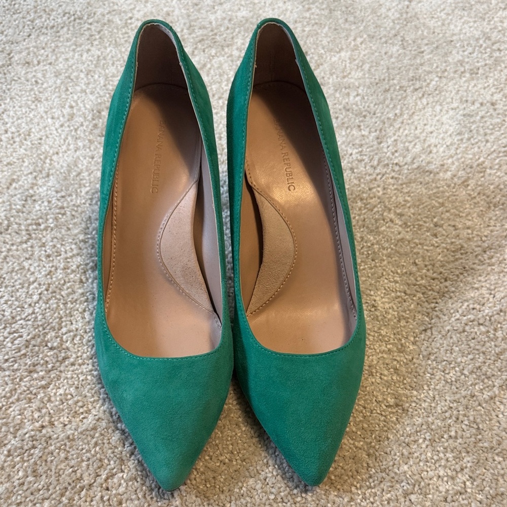 Banana Republic Green Pointed Heels